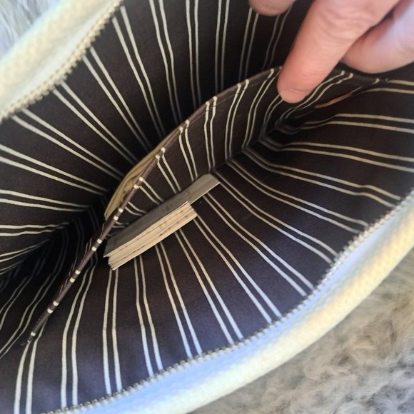 Louis Vuitton Antigua Tote MM - Picture 9 of 12